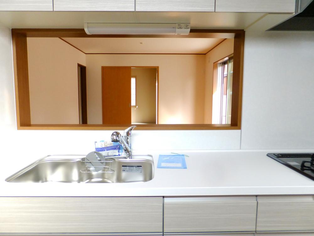 Same specifications photo (kitchen). Counter kitchen where you can enjoy a conversation while cooking, I feel close a more family.