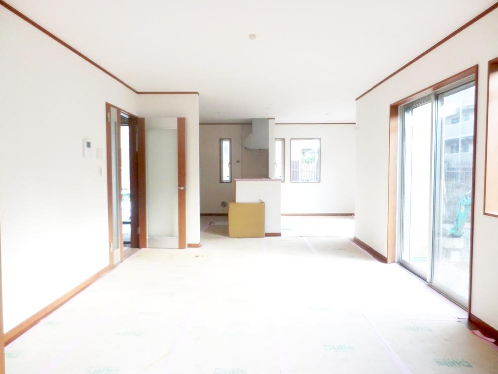 Living. Living is spacious 19.8 Pledge! Because with floor heating and warm even in winter, Comfortably spend with family (12 May 2013) Shooting