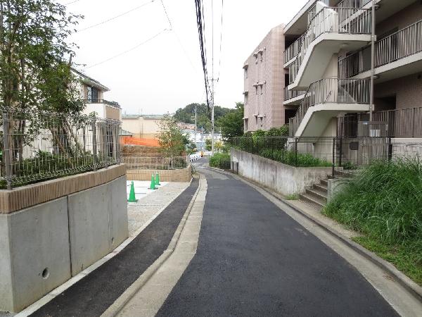 Local photos, including front road. Front is the road (2).