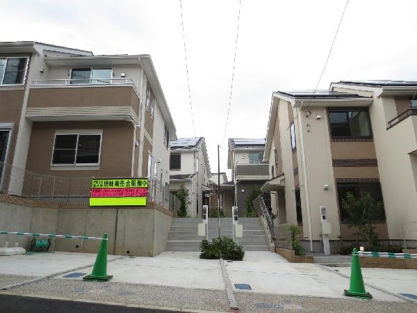 Local appearance photo. It is the entire outlook.