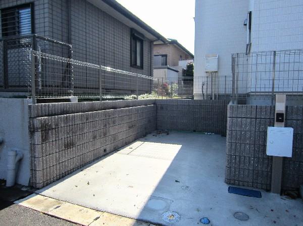 Parking lot. Is parking. 