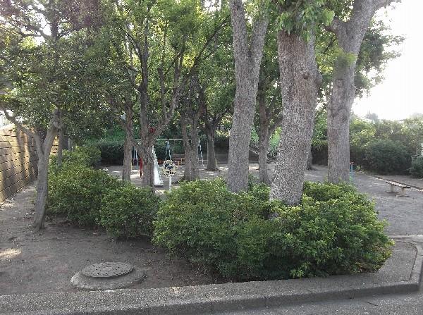 park. 100m to flat park