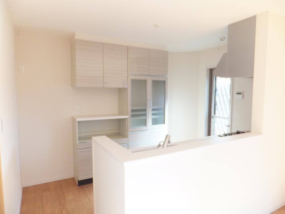 Kitchen. Open type of counter kitchen