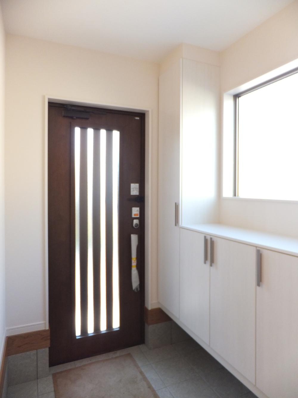 Entrance. Bright entrance by a large window.