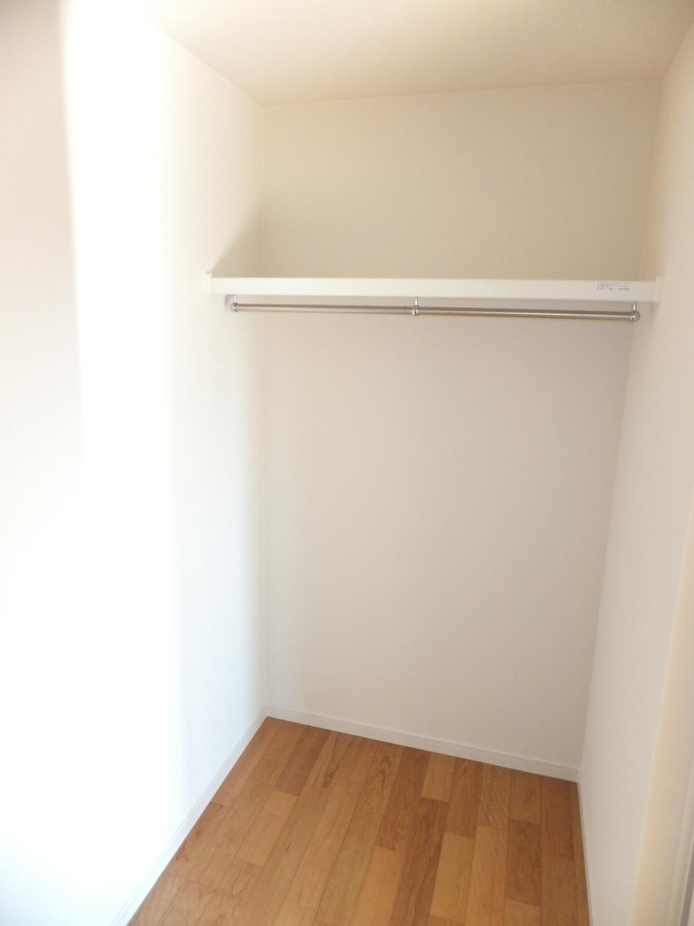 Receipt. Walk-in closet right