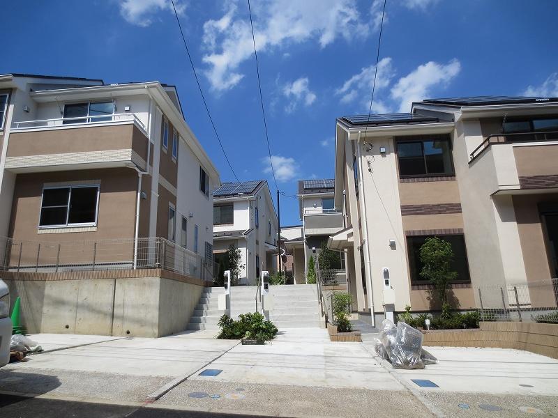 Local appearance photo. South road all four buildings
