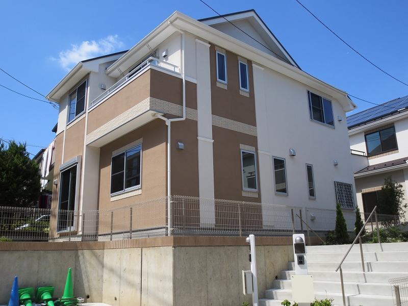 Local appearance photo. 1 Building