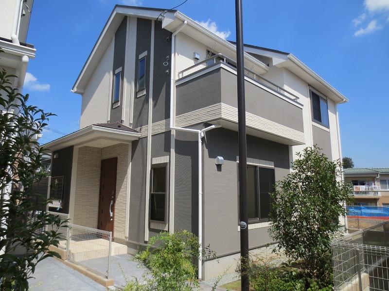 Local appearance photo. Building 3