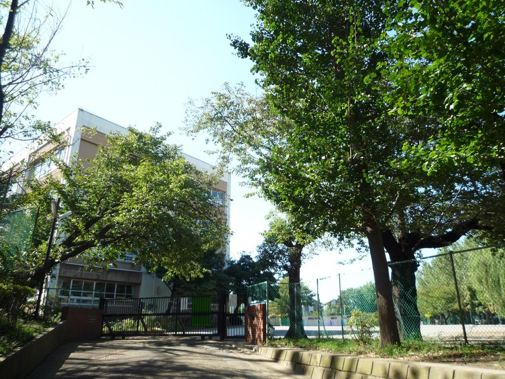 Primary school. 230m to the Kawasaki Municipal Miyazakidai Elementary School