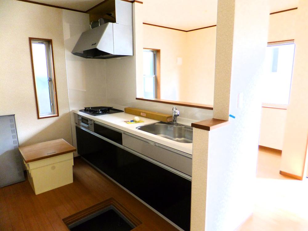 Same specifications photo (kitchen). Same specifications Produce a warm time face-to-face kitchen of your family