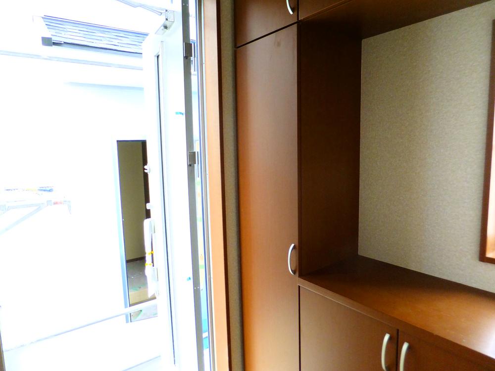 Entrance. Same specifications