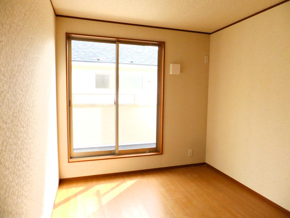 Non-living room. Same specifications