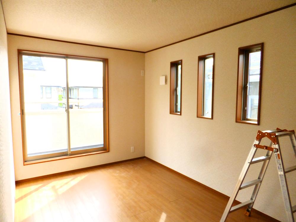 Non-living room. Same specifications