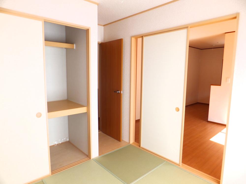 Non-living room. Same specifications