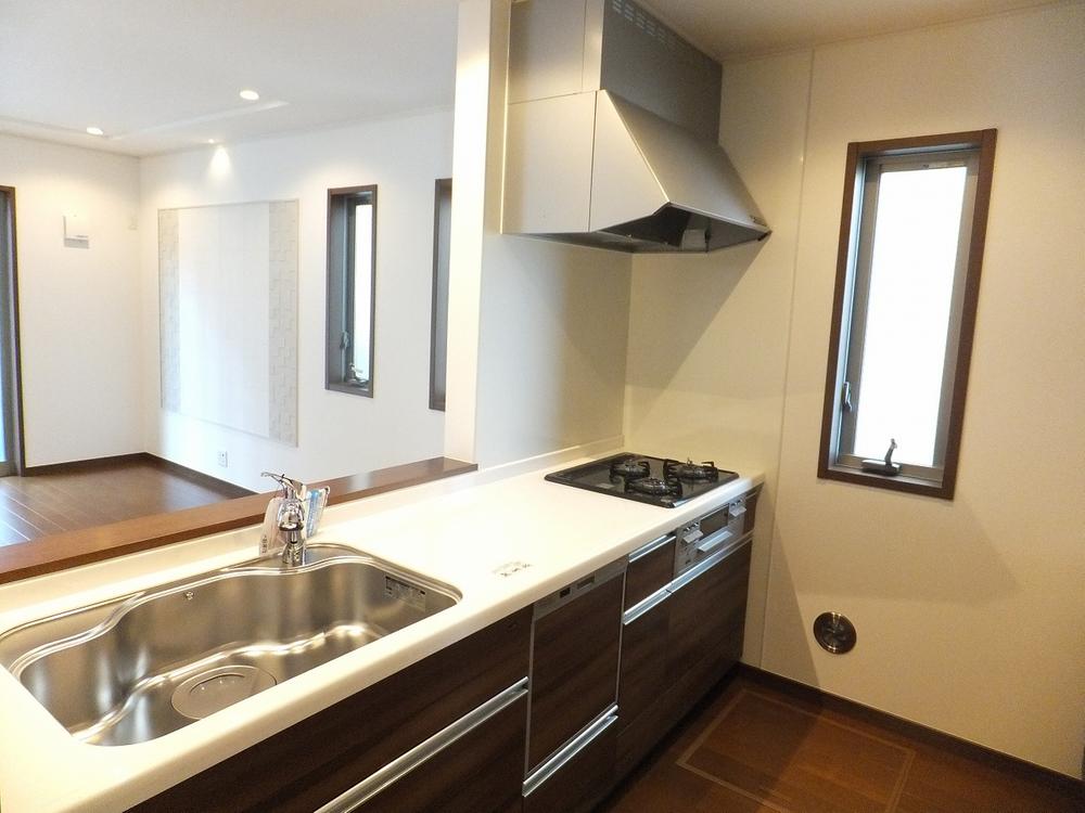 Kitchen. Indoor site (October 2013) Shooting Dishwasher ・ It is with water purifier.