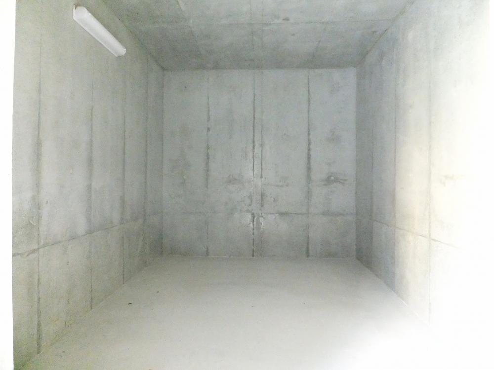 Other. Local (10 May 2013) Shooting Bicycle storage of the whole family worth of jewels next to the parking lot.