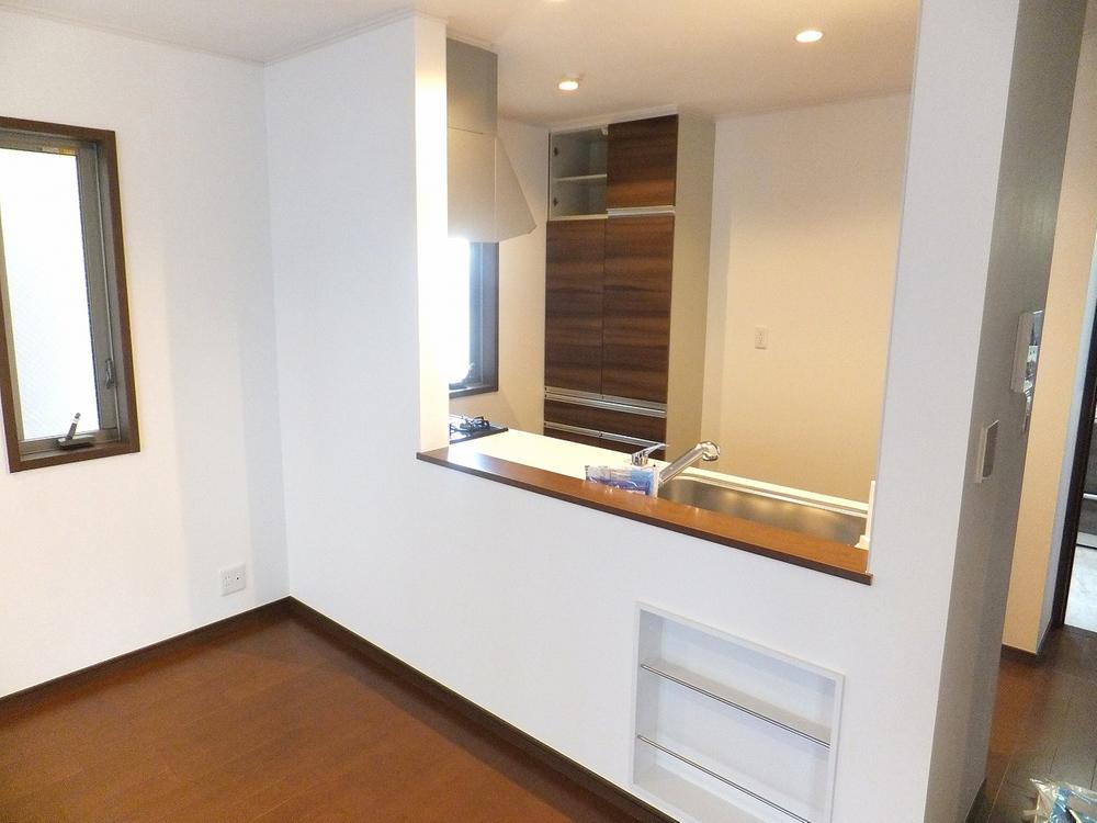 Kitchen. Indoor site (October 2013) Shooting Also it comes with rear housed in the kitchen.