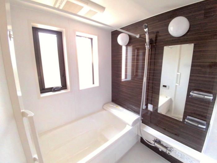 Bathroom. With bathroom dryer (Building 2)