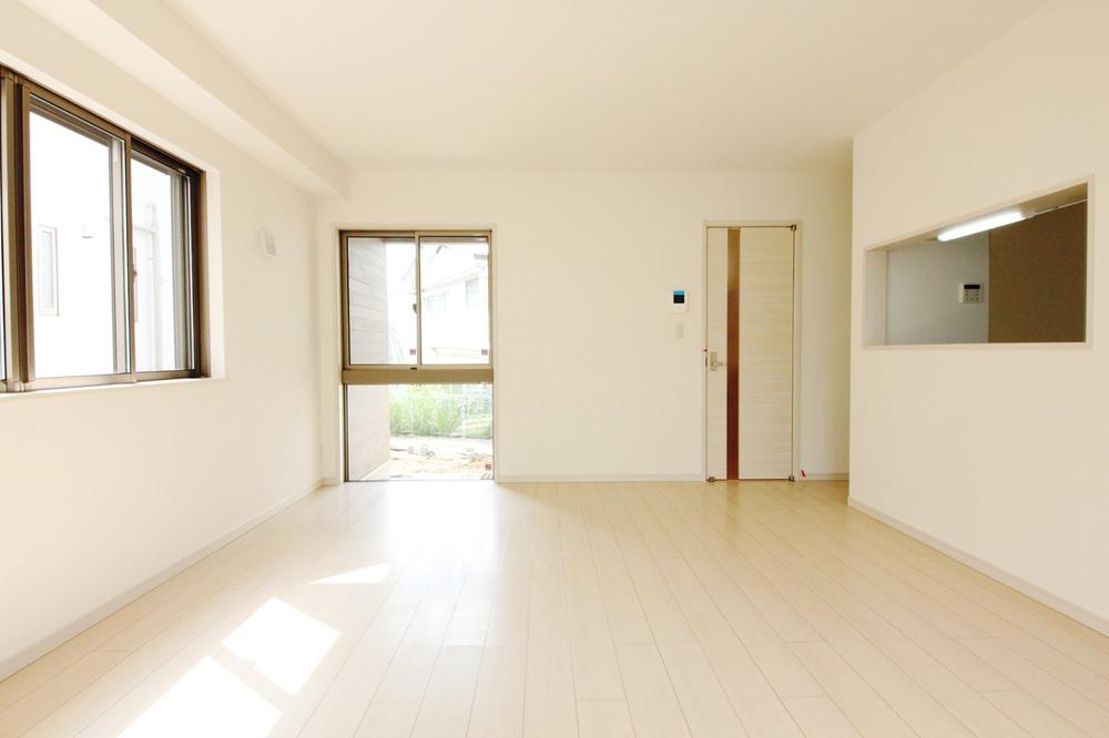 Same specifications photos (living). Building 2