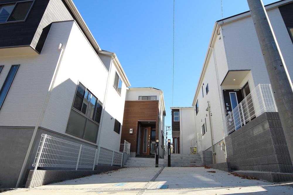 Local appearance photo. ● 3 Building of the building ・ Parking space ・ We are outside structure completed!