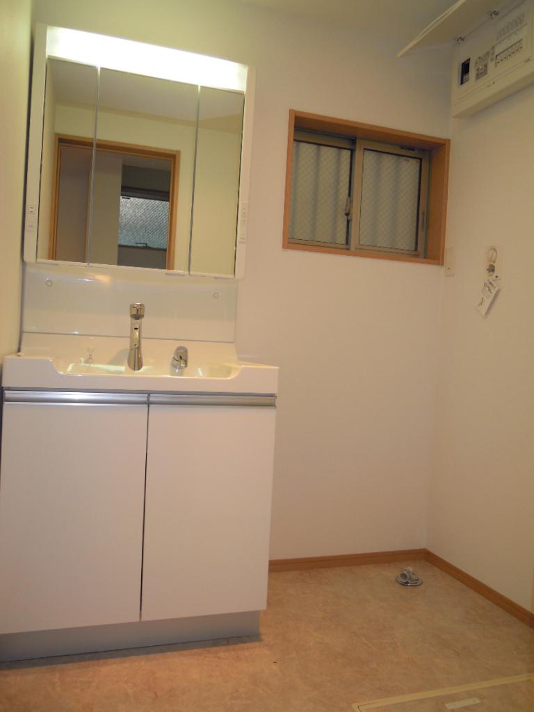 Wash basin, toilet. Indoor (11 May 2013) Shooting