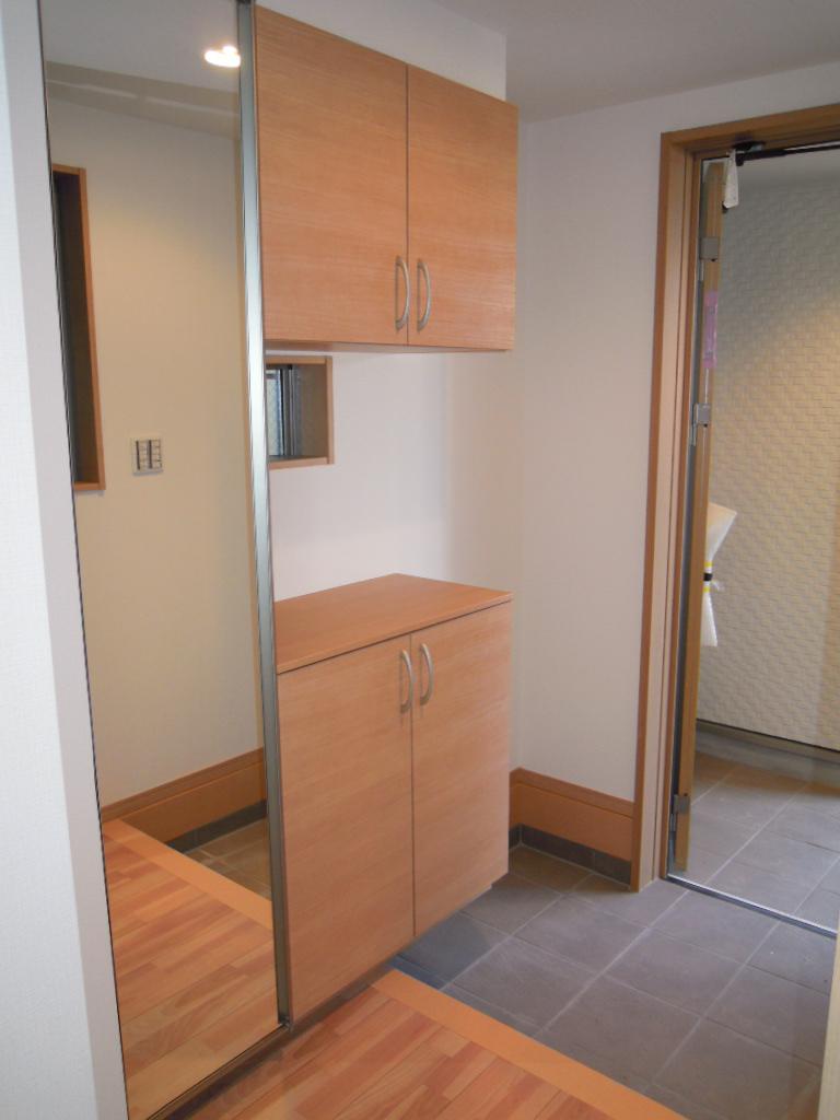 Entrance. Local (11 May 2013) Shooting