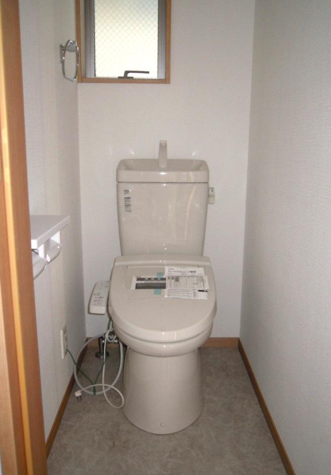 Toilet. Indoor (11 May 2013) Shooting