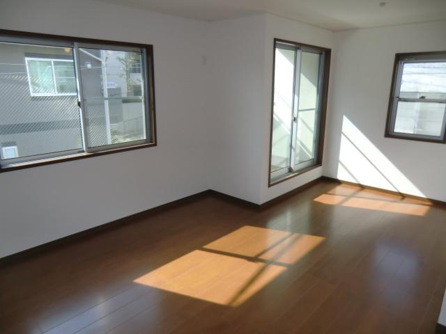 Same specifications photos (living)