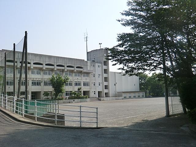 Junior high school. Flat until the junior high school 640m