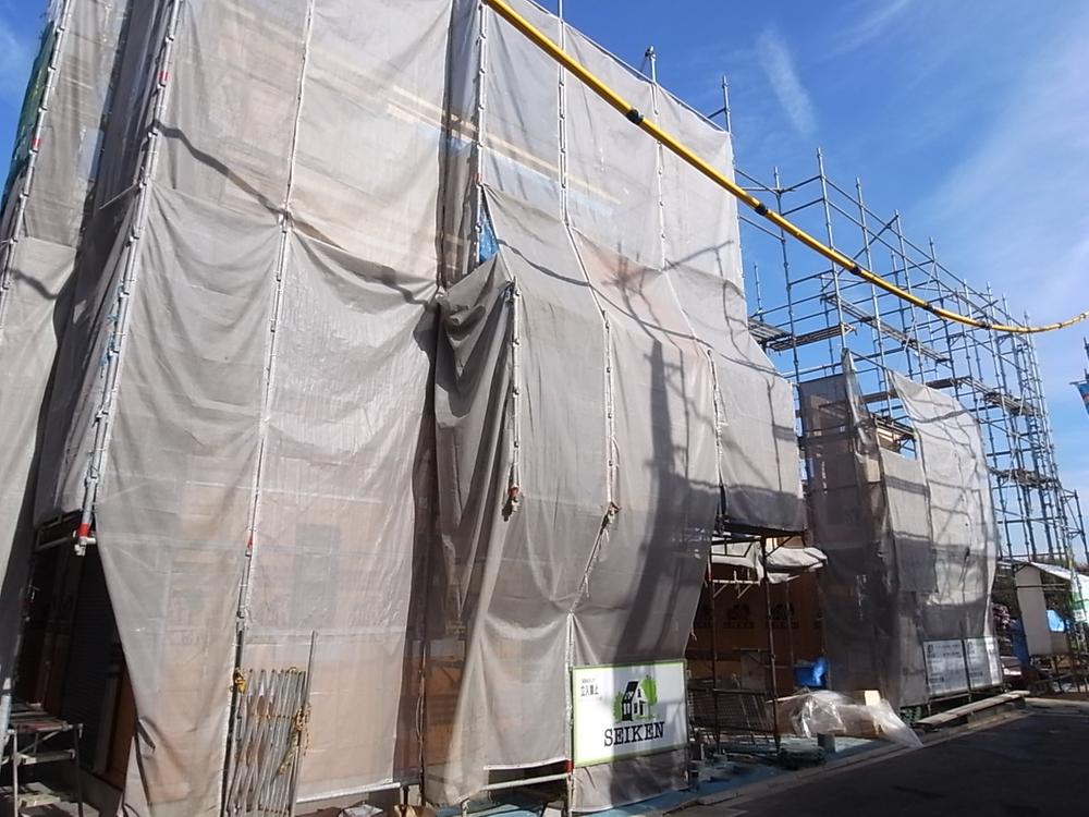 Local photos, including front road. Local (12 May 2013) Shooting