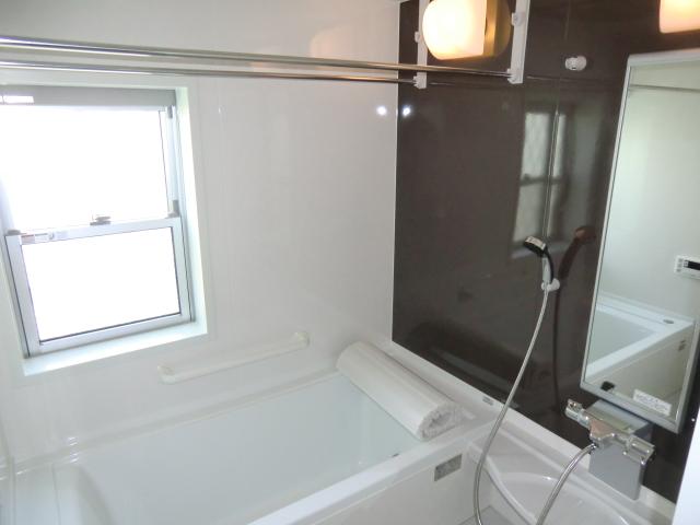 Same specifications photo (bathroom)