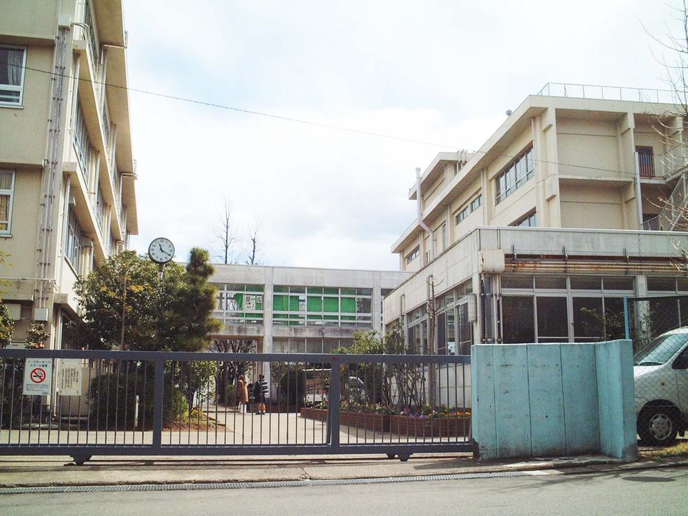 Primary school. 693m to the Kawasaki Municipal SUGO elementary school