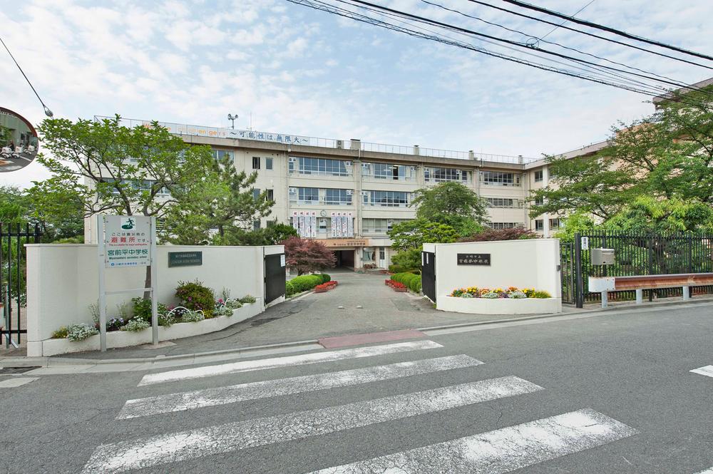 Junior high school. Is also known as junior high school of Bunburyodo that he stands out in the national level in club activities at 360m academic until the municipal Miyamaedaira junior high school.