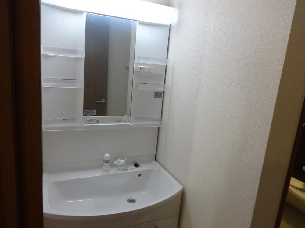 Wash basin, toilet. (1 Building) same specification