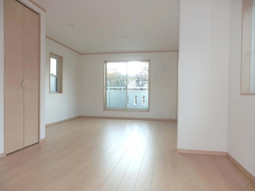 Living. Indoor (12 May 2013) Shooting ~ LDK is with storage to 18.5 Pledge was spacious ~