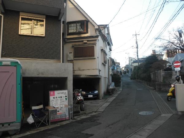 Local photos, including front road. (2013 December 21 shooting)