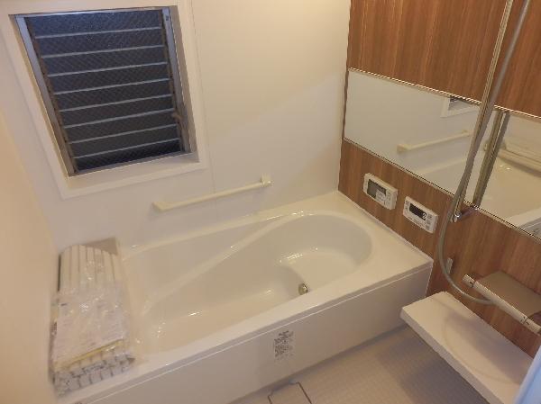 Bathroom. Jump ahead to the completion of pre-bath (2013 December 25 shooting)