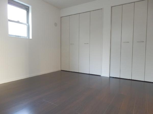 Non-living room. The first floor of the Western-style 7 quires. No light, I photographed in the sobering light of. 