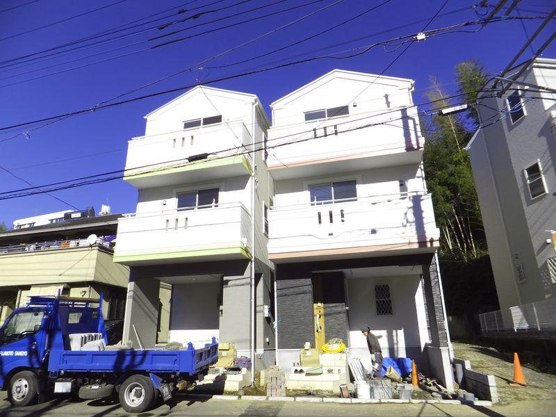 Local appearance photo. South 4.3m road, Bright house with plenty of sunshine. Parking is also happy to.