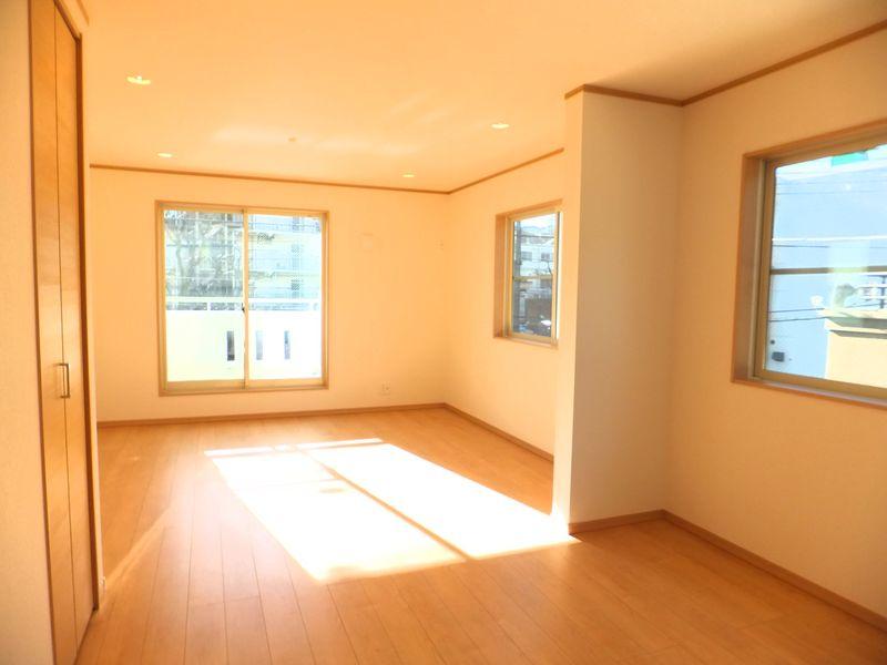 Living. Of bright daylight balanced LDK, It relaxed balanced with about 18.5 Pledge. Also it is likely to increase the time of the family.