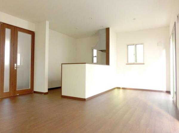 Living. Just the right size of the living room is to be spent with your family!