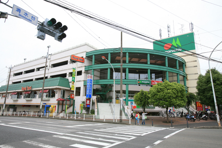 Supermarket. Maruetsu to (super) 585m