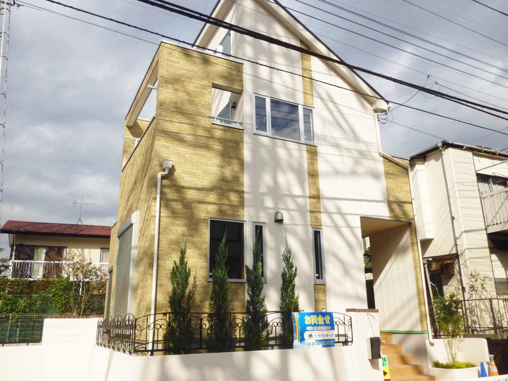 Local appearance photo. Local (11 May 2013) Shooting