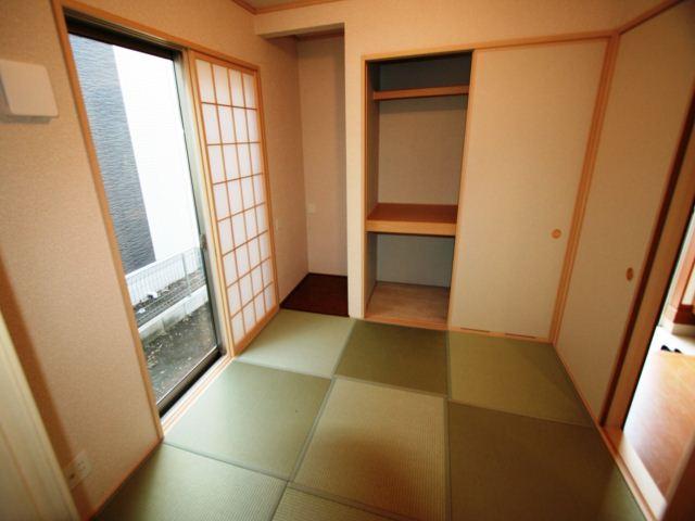 Same specifications photos (Other introspection). Same specifications