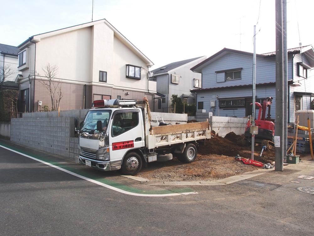 Local photos, including front road. Local (12 May 2013) Shooting