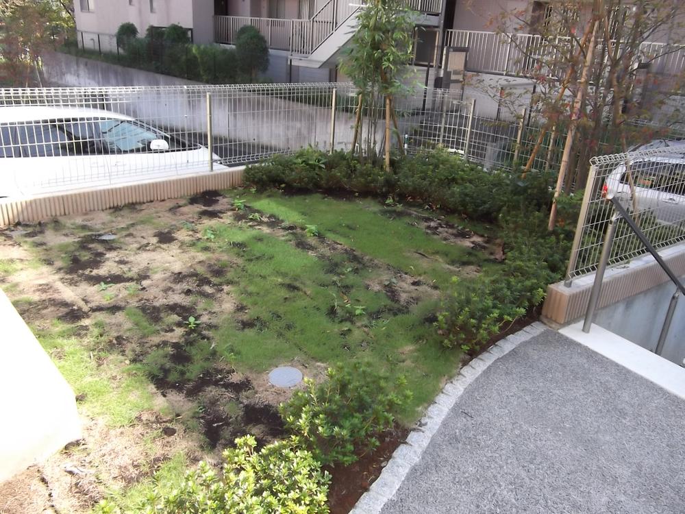 Garden. 1 Building, The south side of the garden