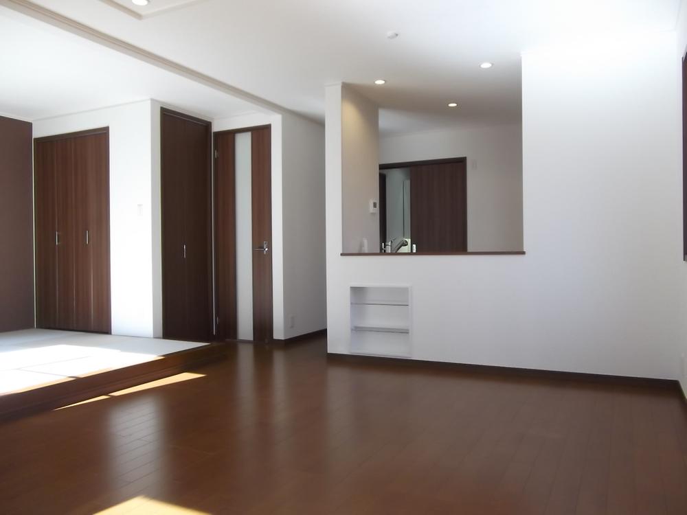 Living. 4 Building a living-dining kitchen