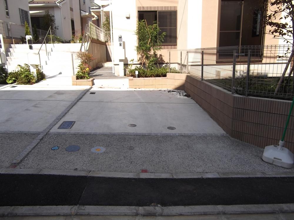 Parking lot. 4 Building parking