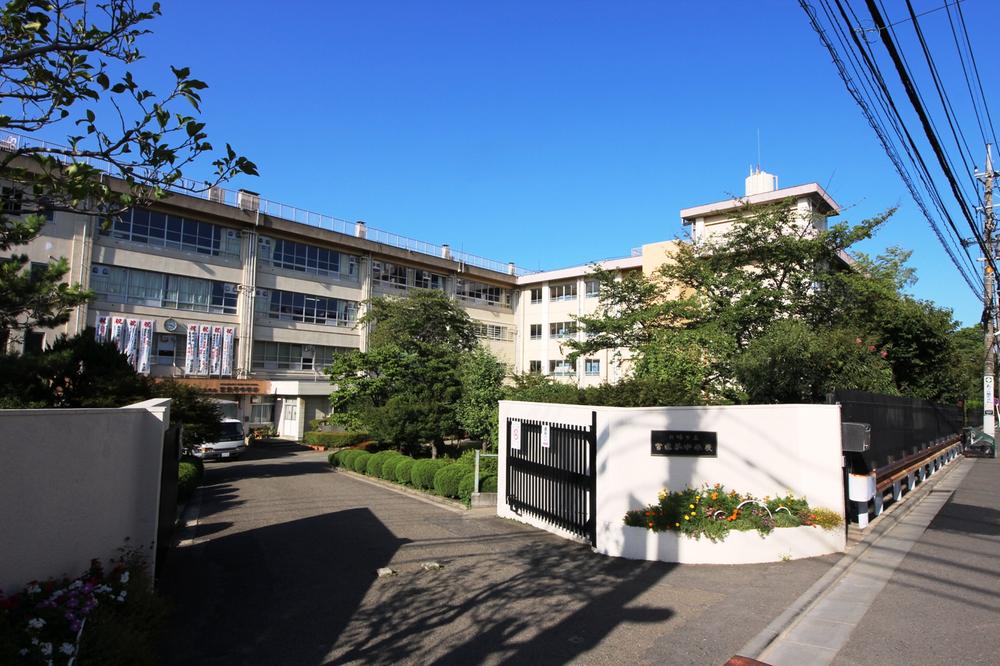 Junior high school. 900m to the Kawasaki Municipal Miyamaedaira junior high school