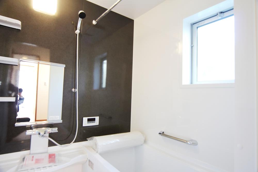 Bathroom. Fenestrated, Nice bathroom